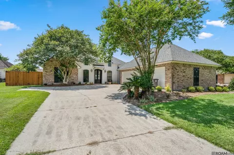 9832 S Vignes Lake Ave, Baton Rouge, LA 70817