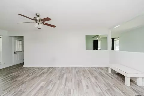 Living - 32350 Sasser Ln, Walker, LA 70785 photo 2 of 2