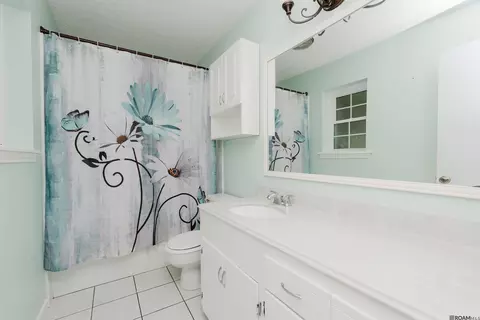 Bath - 32350 Sasser Ln, Walker, LA 70785 photo 2 of 2