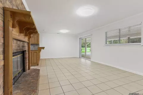 Living - 7136 Walker Dr, Baker, LA 70714 photo 2 of 3