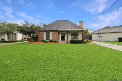 17223 N Lake Dr, Prairieville, LA 70769