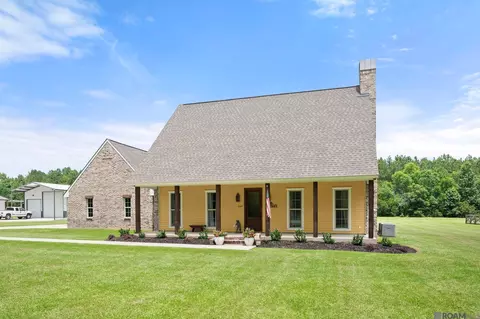 1049 Midway Rd, Slaughter, LA 70777