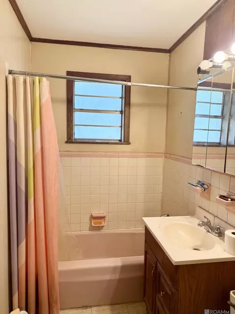 Bath - 32031 Shelly Dr, Springfield, LA 70462 photo 1 of 1