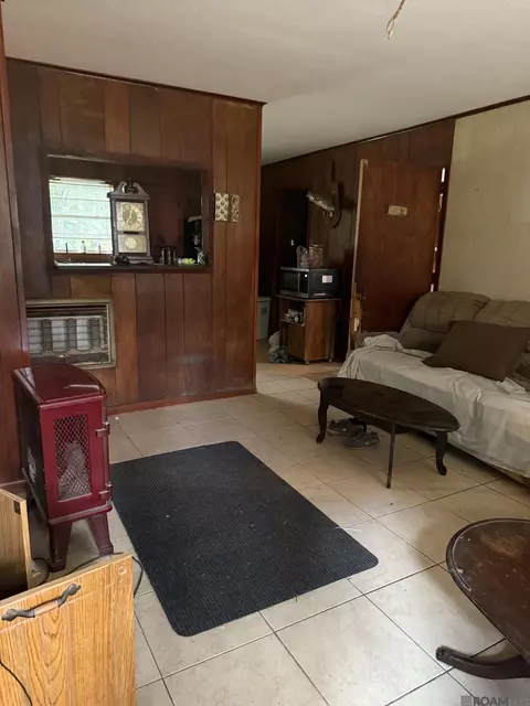 Living - 32031 Shelly Dr, Springfield, LA 70462 photo 1 of 1
