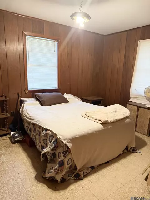 Bedroom - 32031 Shelly Dr, Springfield, LA 70462 photo 1 of 2