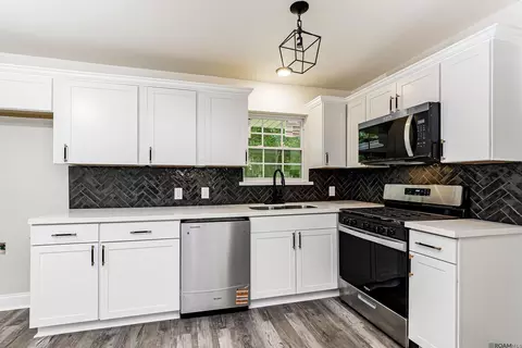 Kitchen - 7788 Dyer Rd, Baker, LA 70714 photo 3 of 3