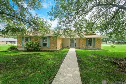 10112 Shoe Creek Dr, Baton Rouge, LA 70818