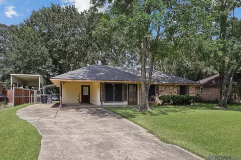 13912 Spreading Oaks Dr, Baton Rouge, LA 70818