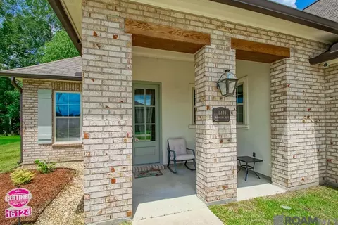 16124 Blackstone Dr, Pride, LA 70770