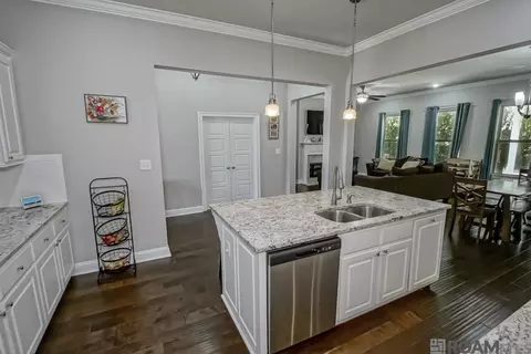 16124 Blackstone Dr, Pride, LA 70770 photo 6