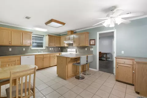 910 Myrtle St, Baker, LA 70714 photo 1
