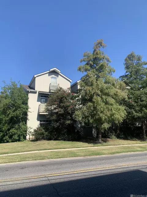 352 E Boyd Dr # 203, Baton Rouge, LA 70808