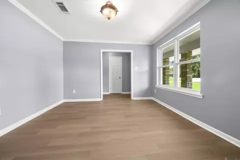 Living - 7151 Dyer Rd, Baker, LA 70714 photo 3 of 4