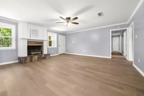 Living - 7151 Dyer Rd, Baker, LA 70714 photo 2 of 4