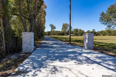 10724 Summerside Dr, Central, LA 70714 photo 3