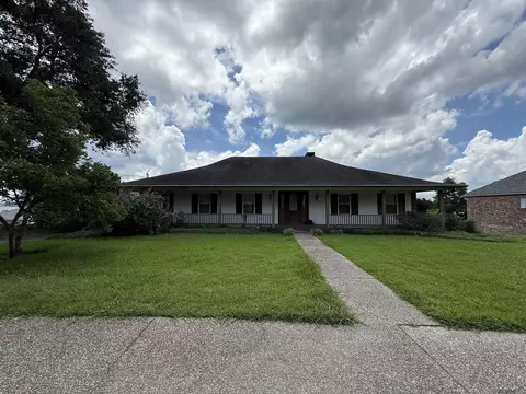1817 False River Dr, New Roads, LA 70760