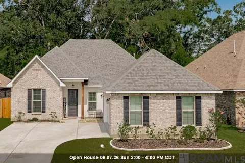18955 Corlis Green Dr, Zachary, LA 70791