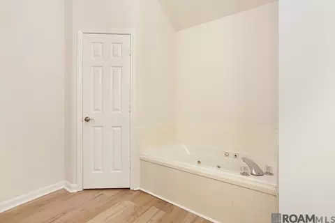 Bath - 13535 Prairie, Walker, LA 70785 photo 2 of 3