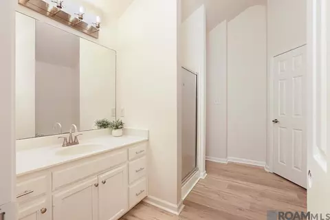 Bath - 13535 Prairie, Walker, LA 70785 photo 1 of 3