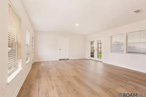Living - 13535 Prairie, Walker, LA 70785 photo 4 of 5