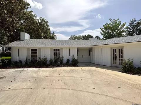 1406 False River Dr, New Roads, LA 70760