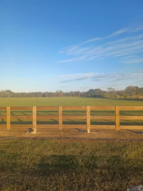 22040 Plank Rd, Zachary, LA 70714