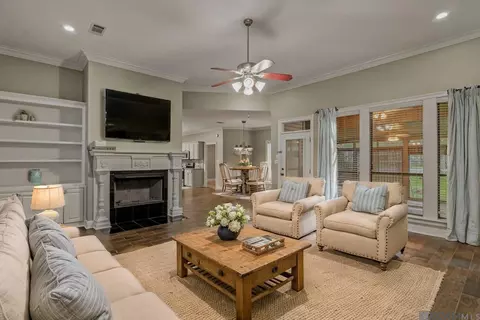 27019 Regency Park Dr, Denham Springs, LA 70726