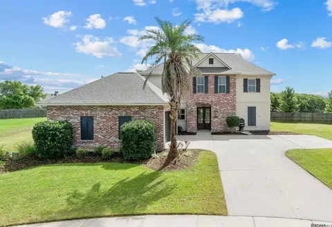 3865 Club View Ct, Zachary, LA 70791