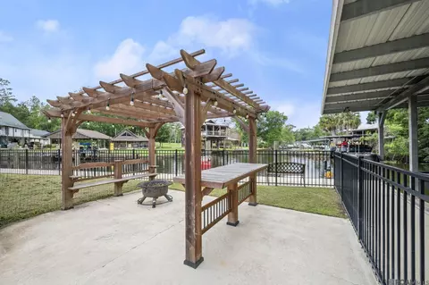 20643 Buns Ln, Springfield, LA 70462 photo 9