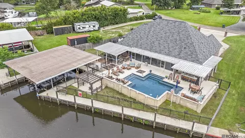 20643 Buns Ln, Springfield, LA 70462