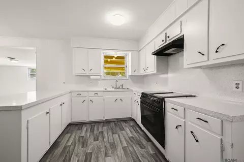 Kitchen - 208 Sherron Ave, Baker, LA 70714 photo 2 of 2