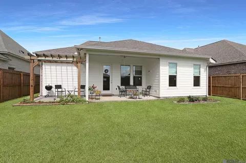 Exterior - 5169 Black River Rd, Darrow, LA 70725 photo 2 of 2