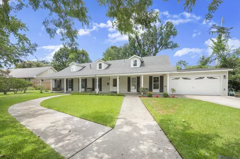 6061 Hibiscus Dr, Baton Rouge, LA 70808