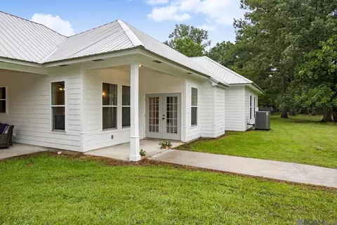 Exterior - 26810 Hwy 22, Springfield, LA 70462 photo 6 of 11