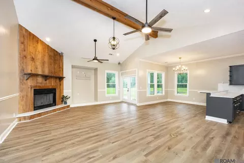 Living - 26810 Hwy 22, Springfield, LA 70462 photo 4 of 6