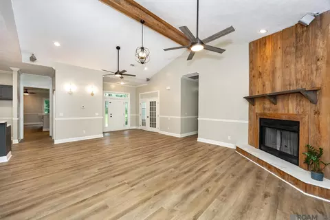 Living - 26810 Hwy 22, Springfield, LA 70462 photo 2 of 6