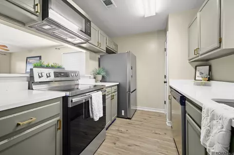10 Brent Ct, Baton Rouge, LA 70808