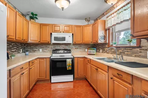 Kitchen - 32063 Oneal Dr, Springfield, LA 70462 photo 1 of 1