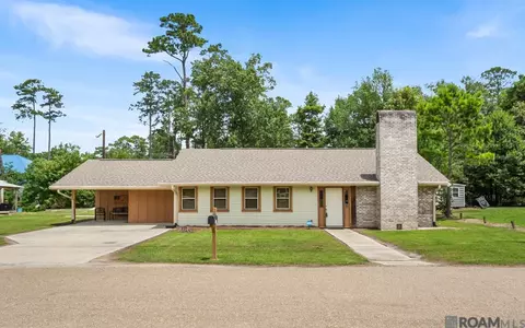 Exterior - 32063 Oneal Dr, Springfield, LA 70462 photo 2 of 4