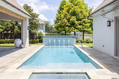 2333 University Club Dr, Baton Rouge, LA 70810