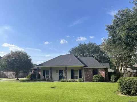 303 Gleason St, Brusly, LA 70719