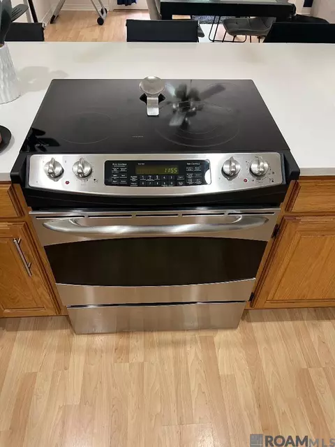 Kitchen - 151 Lakewood Dr, Luling, LA 70070 photo 2 of 3