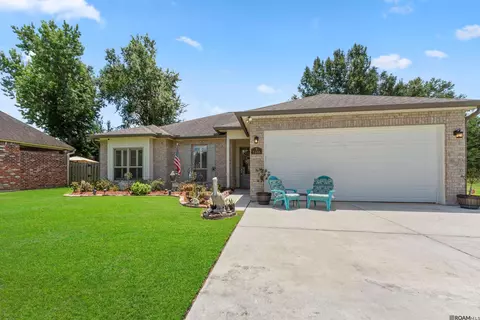 5486 Courtyard Dr, Gonzales, LA 70737
