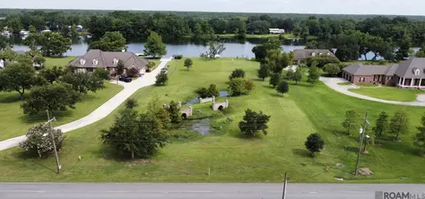 1380 Old Spanish Trl, Berwick, LA 70342