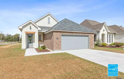 10402 Highland Lakes Dr, Denham Springs, LA 70726