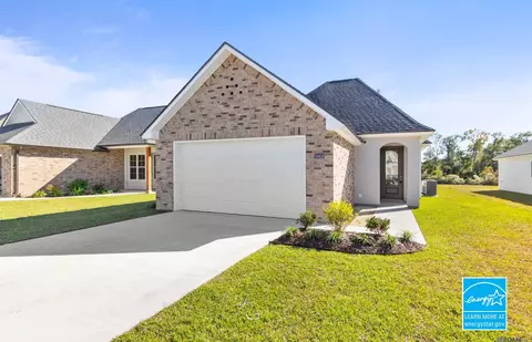 10415 Highland Lakes Dr, Denham Springs, LA 70726