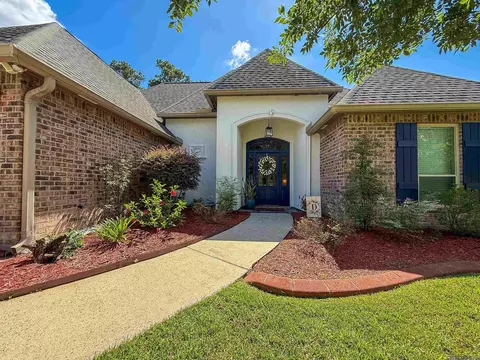 27780 Lakeshore Dr, Walker, LA 70785