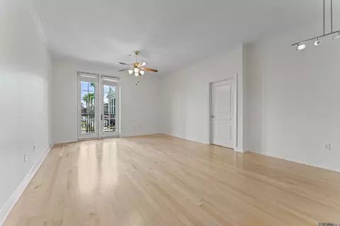 7707 Bluebonnet Blvd # 218, Baton Rouge, LA 70810
