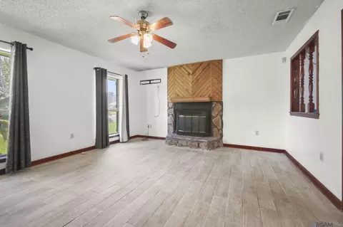 Living - 708 Paulfor St, Baker, LA 70714 photo 2 of 2
