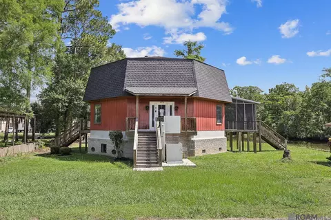 22455 Chinquapin Ave, Maurepas, LA 70449